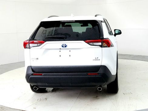 Used 2022 Toyota RAV4 LE AWD/4WD image 5