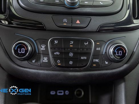 Used 2023 Chevrolet Equinox RS FWD image 19