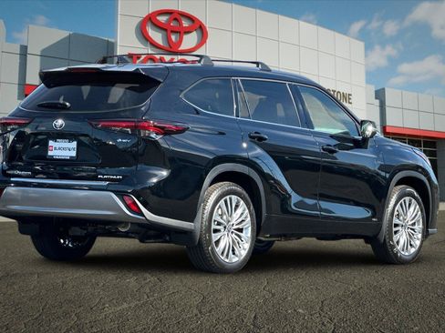 Certified 2026 Toyota Highlander Platinum AWD/4WD image 3