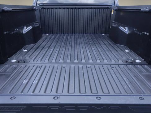 Certified 2024 Toyota Tacoma SR5 AWD/4WD image 15