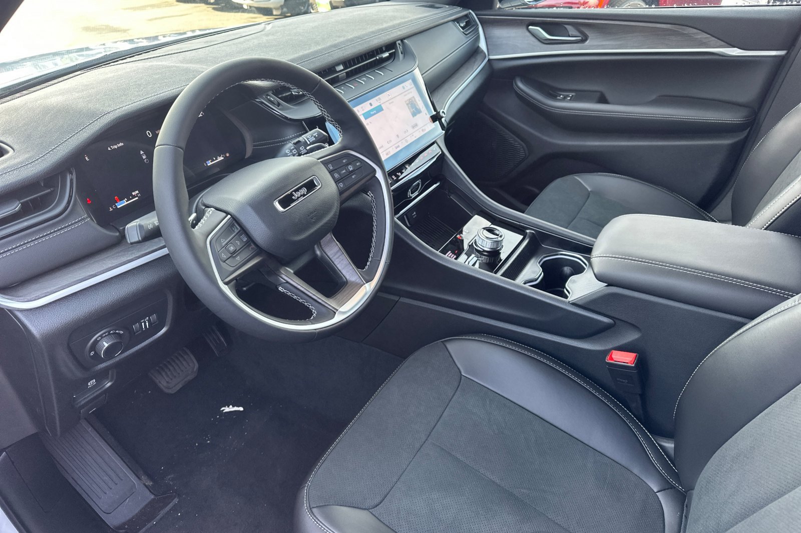 New 2026 Jeep Grand Cherokee Altitude AWD/4WD image 10