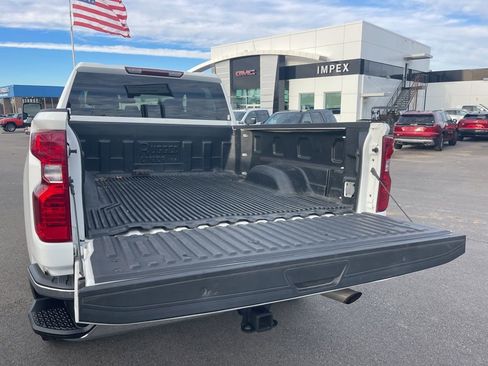 Used 2024 Chevrolet Silverado 2500 LT w/ Convenience Package image 31