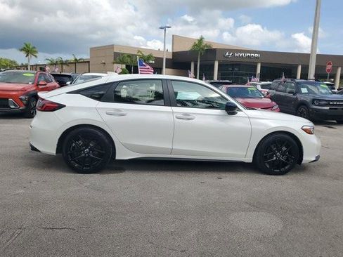 Used 2025 Honda Civic Sport image 4