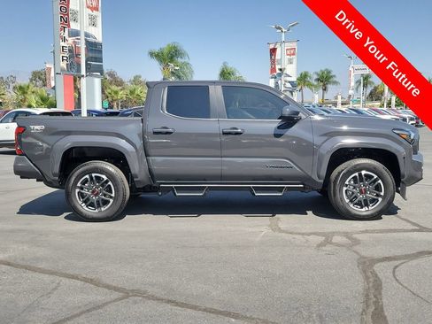 Used 2025 Toyota Tacoma TRD Sport AWD/4WD image 33