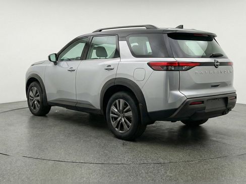 Used 2025 Nissan Pathfinder SV AWD/4WD image 6