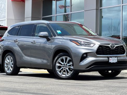 Certified 2026 Toyota Highlander Limited AWD/4WD image 2