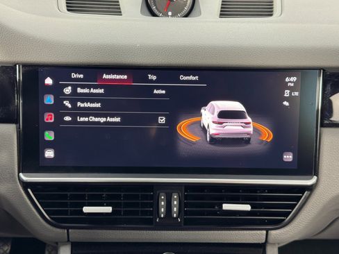 Used 2022 Porsche Cayenne Platinum Edition image 29