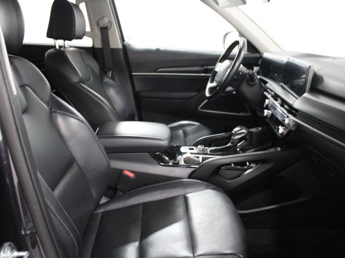 Used 2025 Kia Telluride S AWD/4WD image 27