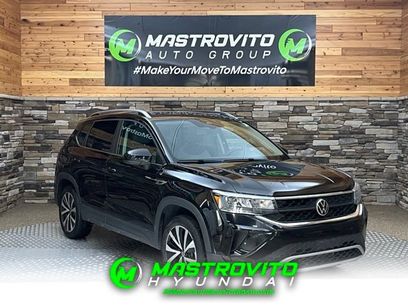 Used 2022 Volkswagen Taos SE w/ Panoramic Sunroof Package