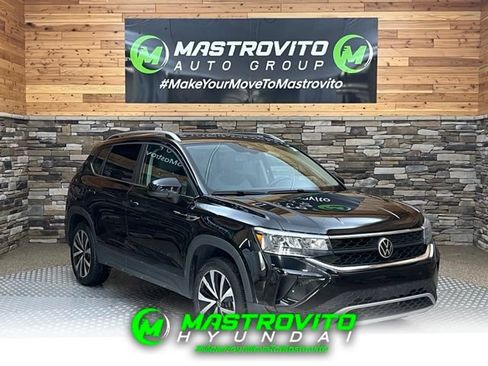 Used 2022 Volkswagen Taos SE w/ Panoramic Sunroof Package AWD/4WD image 1
