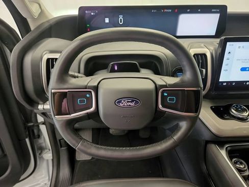Used 2025 Ford Expedition Active AWD/4WD image 22