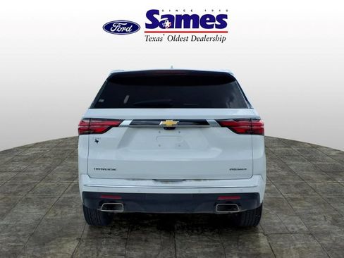 Used 2023 Chevrolet Traverse Premier FWD image 4