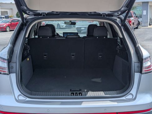 Used 2022 Lincoln Nautilus Reserve image 11