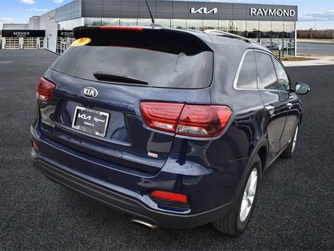 Used 2020 Kia Sorento LX w/ LX I4 Convenience Package image 3