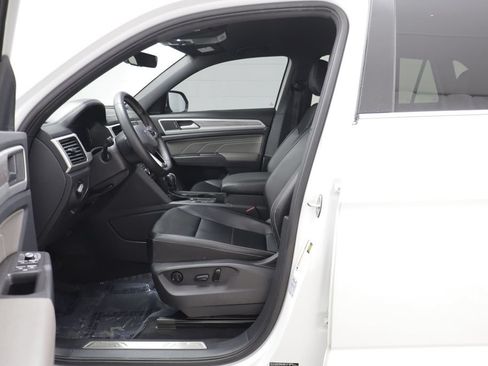 Used 2022 Volkswagen Atlas Cross Sport SE FWD image 5