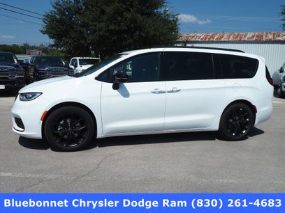 New 2026 Chrysler Pacifica Limited