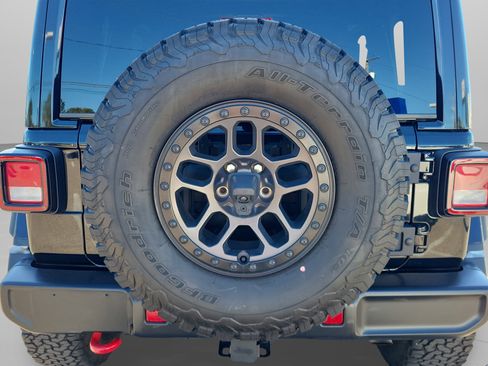 Used 2021 Jeep Wrangler Unlimited Rubicon w/ Xtreme Recon 35" Tire Package image 33