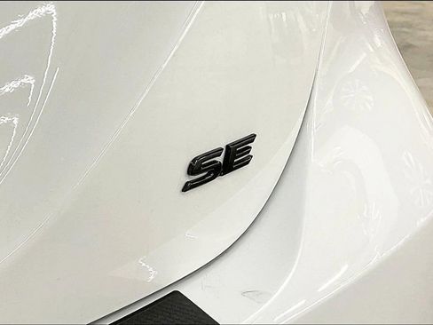 Used 2024 Toyota Camry SE image 10