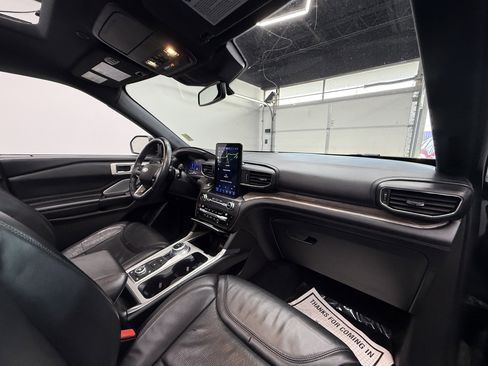 Used 2020 Ford Explorer Platinum image 25