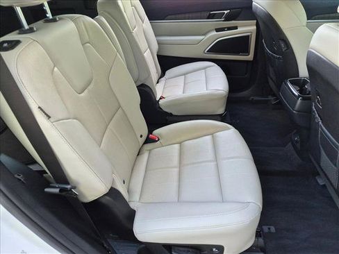 Used 2023 Kia Telluride EX w/ EX Captain's Chair Package FWD image 22