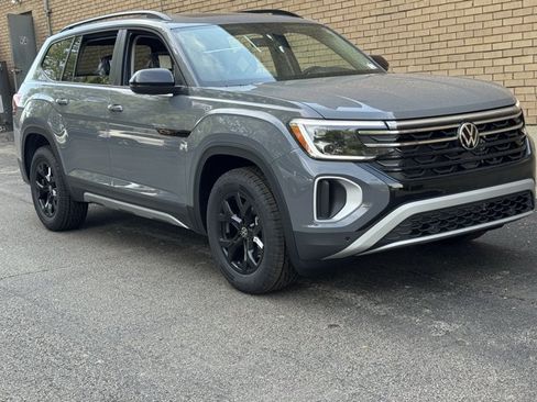 New 2026 Volkswagen Atlas Peak Edition AWD/4WD image 1