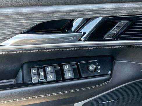 Used 2023 Jeep Wagoneer L Series III w/ Preferred Equipment Group AWD/4WD image 24