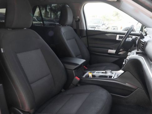 Used 2022 Ford Explorer XLT image 36