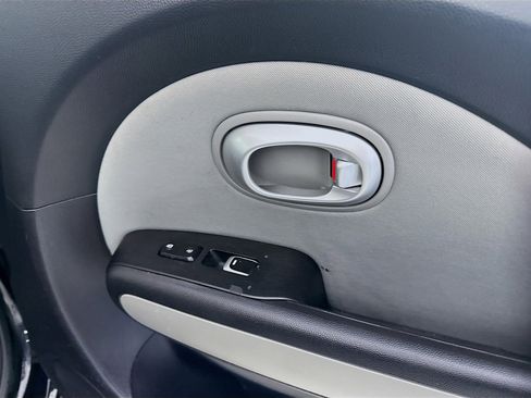 Used 2018 Kia Soul image 29