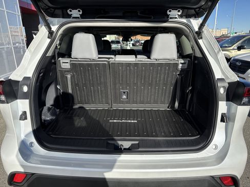 Used 2026 Toyota Highlander XLE image 13