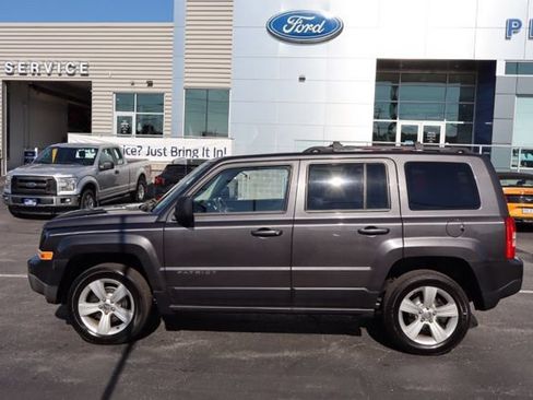 Used 2014 Jeep Patriot Latitude w/ Sun/Sound Group AWD/4WD image 4