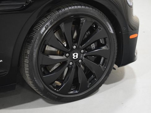 Used 2023 Bentley Flying Spur V8 image 7