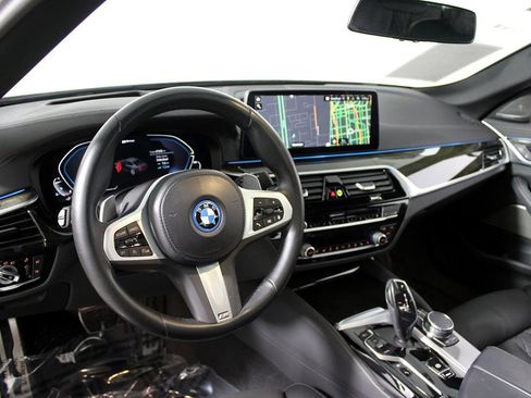 Used 2023 BMW 530e w/ M Sport Package image 8