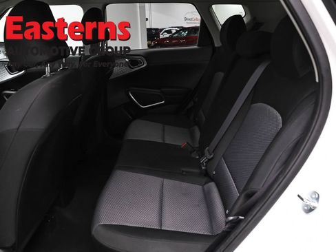 Used 2025 Kia Soul LX w/ LX Technology Package FWD image 21