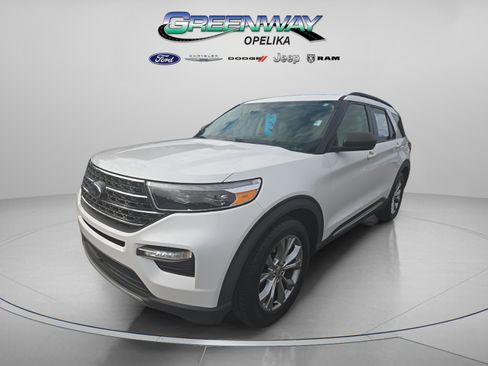 Used 2020 Ford Explorer XLT w/ Equipment Group 202A image 3