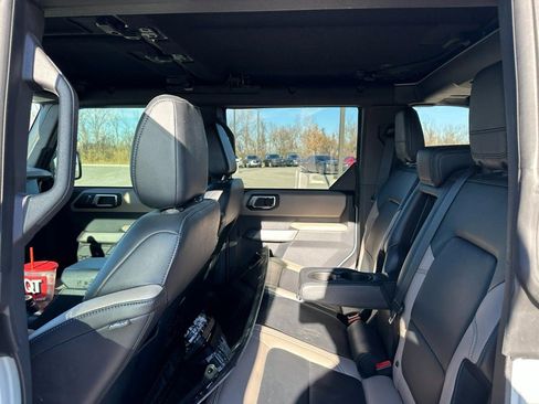 Used 2022 Ford Bronco Wildtrak image 9