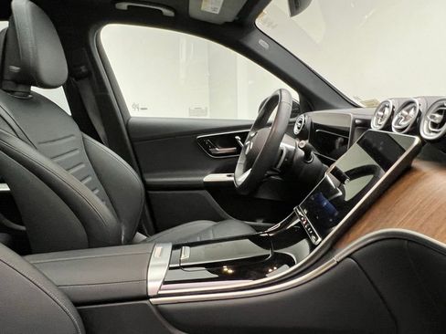 Used 2025 Mercedes-Benz GLC 300 4MATIC image 6