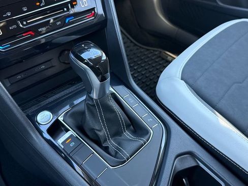 Used 2025 Volkswagen Taos SE image 23