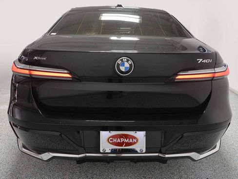 Used 2025 BMW 740i xDrive AWD/4WD image 4