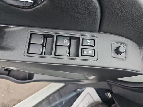 Used 2025 Nissan Frontier SV w/ SV Convenience Package image 30