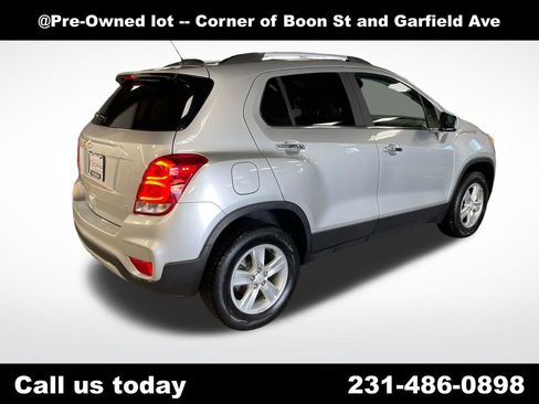 Used 2018 Chevrolet Trax LT w/ LT Convenience Package AWD/4WD image 5
