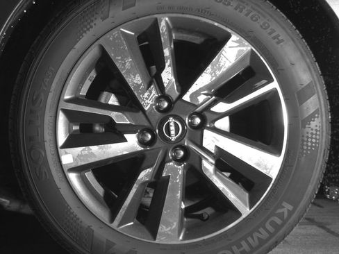 Used 2025 Nissan Versa SV FWD image 12