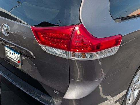 Used 2014 Toyota Sienna LE FWD image 17