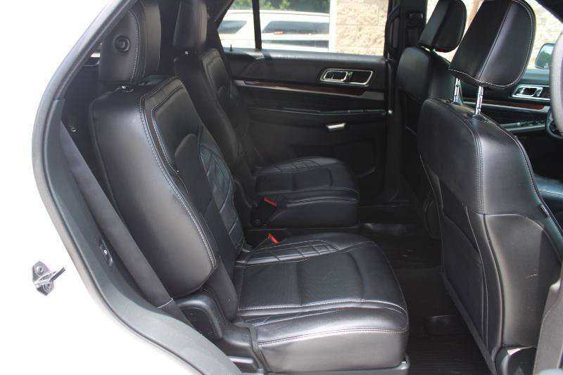 Used 2018 Ford Explorer Platinum AWD/4WD image 12