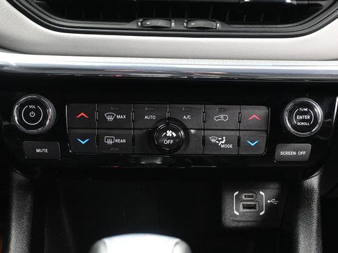 Used 2022 Jeep Compass Limited w/ Sun and Sound Group image 21