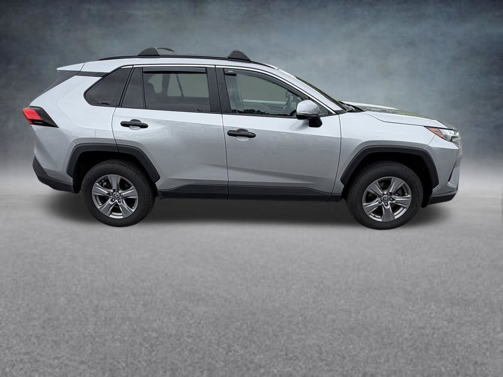 Used 2022 Toyota RAV4 XLE AWD/4WD image 7