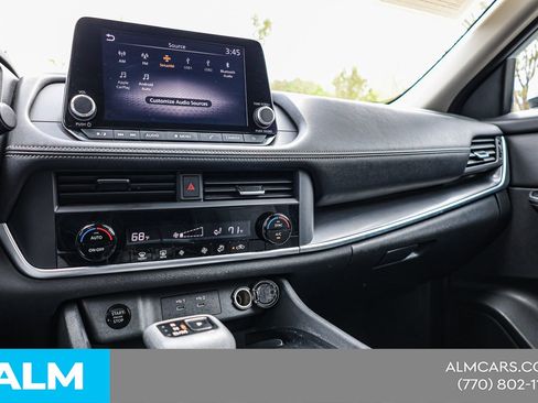 Used 2025 Nissan Rogue SV image 31