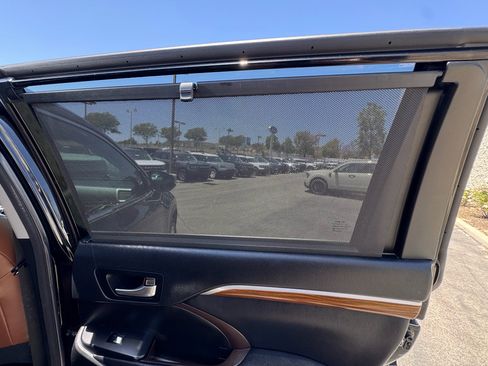 Used 2018 Toyota Highlander Limited AWD/4WD image 30