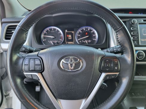 Used 2017 Toyota Highlander Limited FWD image 16