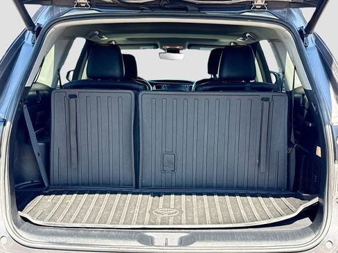 Used 2017 Toyota Highlander Limited image 12