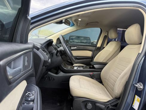 Used 2019 Ford Edge SE image 16